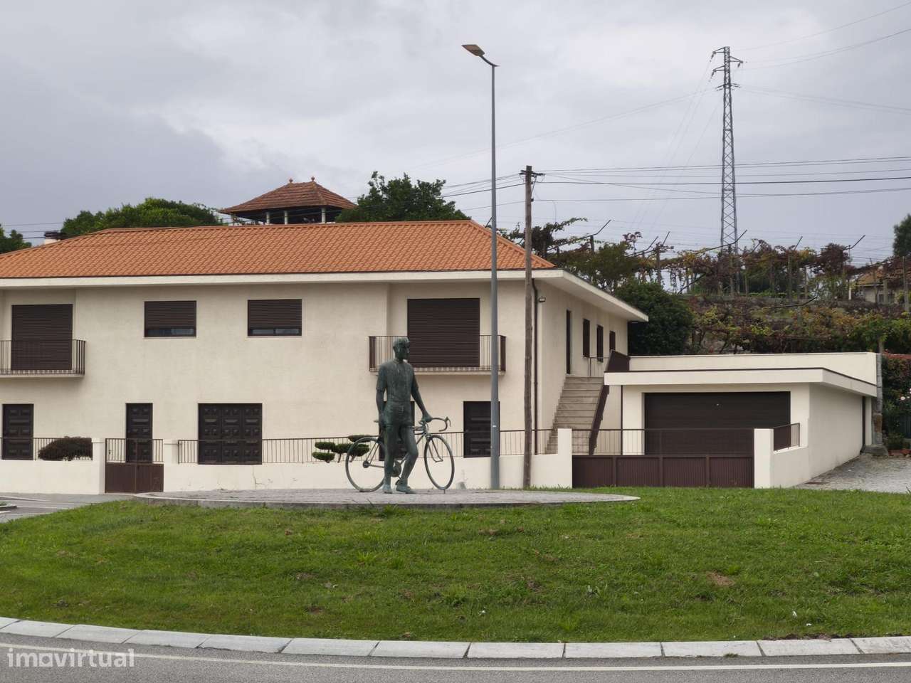 Espaço Comercial com 2 pisos para venda em Lordelo , Paredes-21