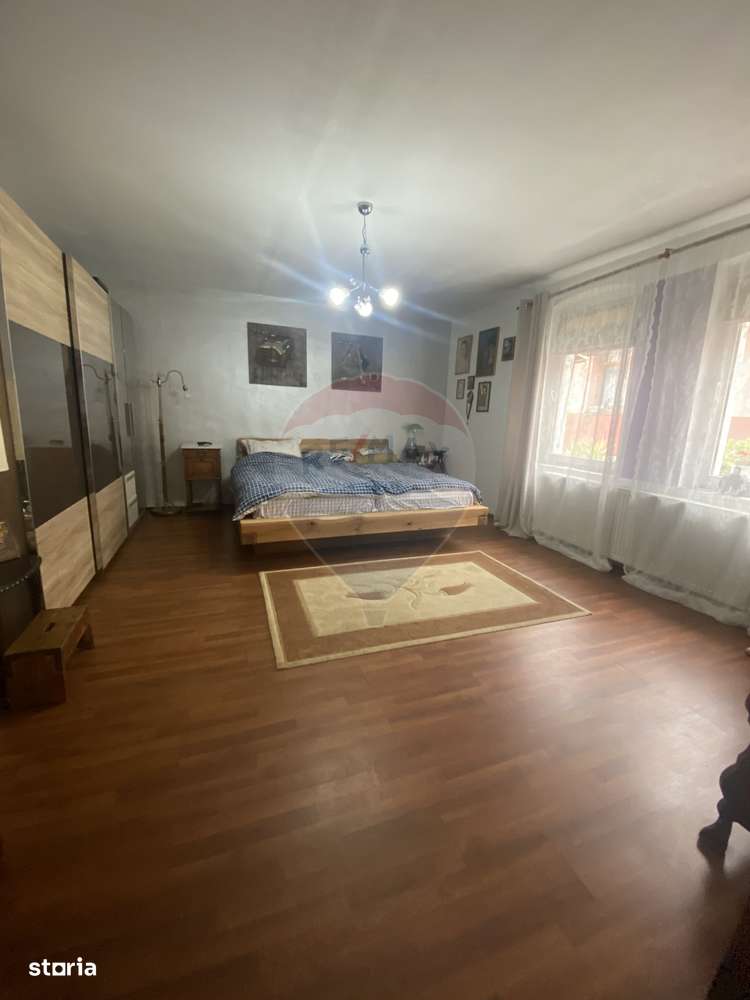 Casă în cartierul După Zid, curte comuna - Imagine principală: 3/11