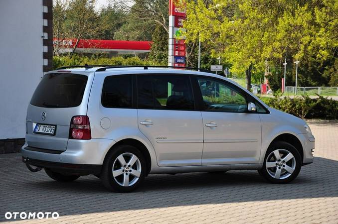 Volkswagen Touran - 12