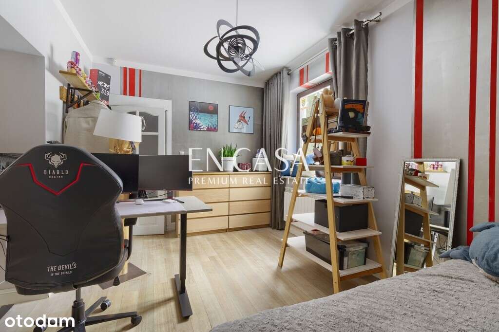 Restauracja przy ruchliwej ulicy.-18