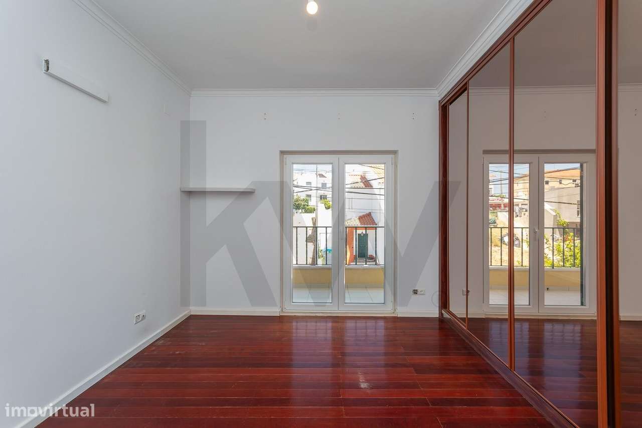 Moradia Isolada | 5 Quartos, Jardim, Garagem para 4 Carros-45