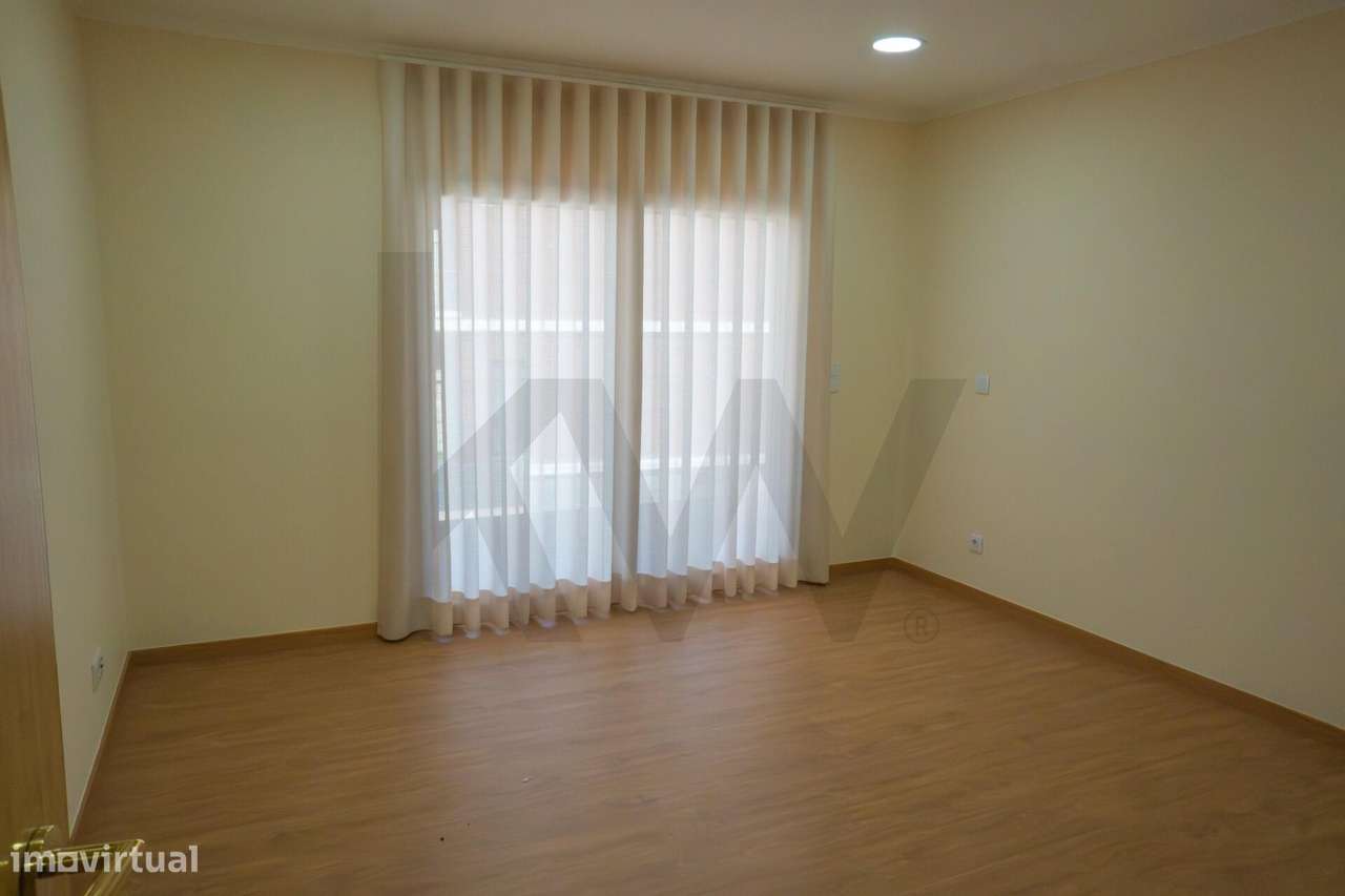 Luxo e exclusividade em Famões com vista sob Lisboa-32