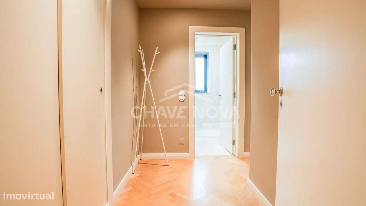 T2 Renovado c/ Lugar de Garagem na Alameda Jardins da Arrábida-12