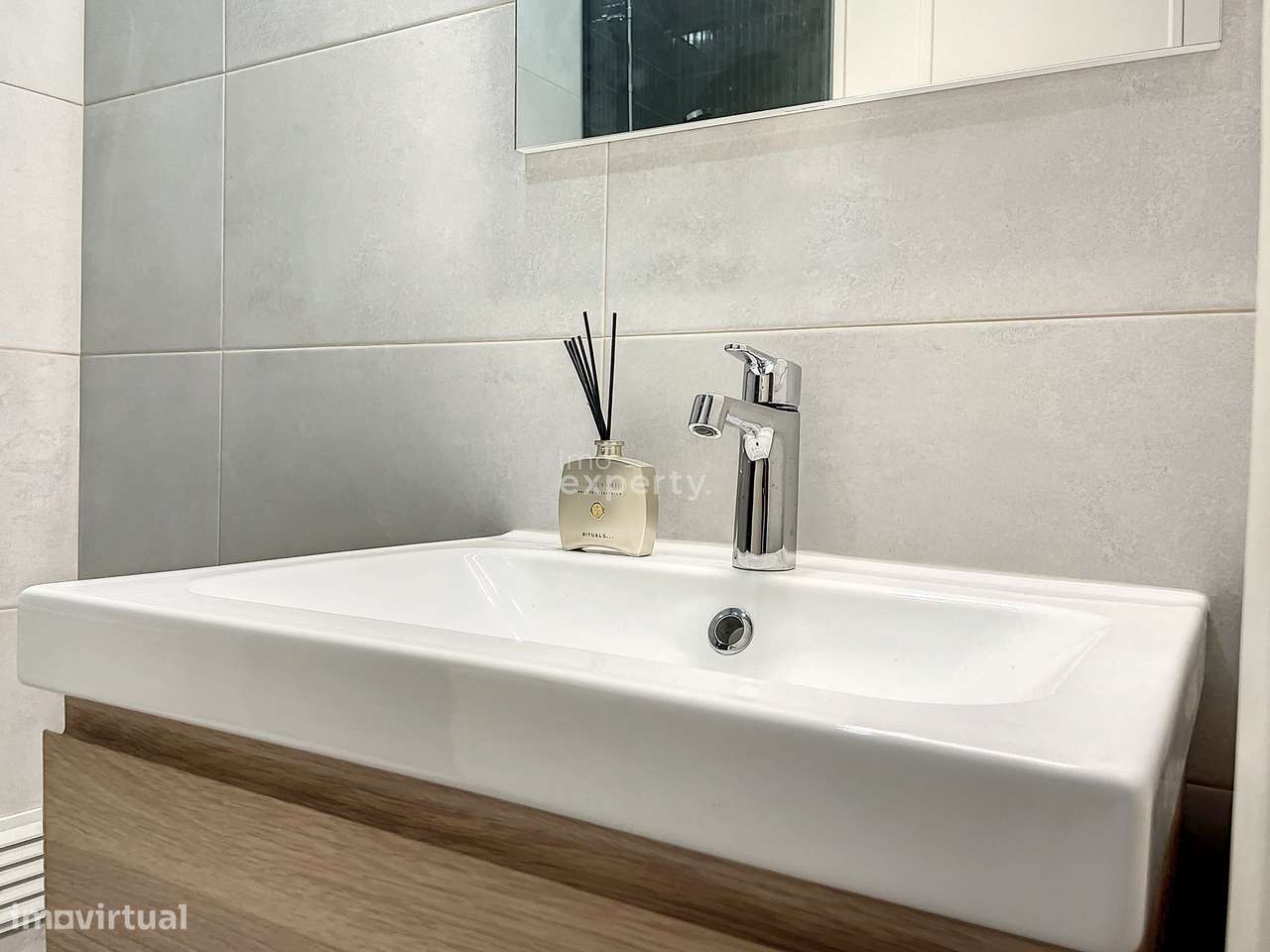 Apartamento T2 Remodelado na Ajuda, Lisboa-14