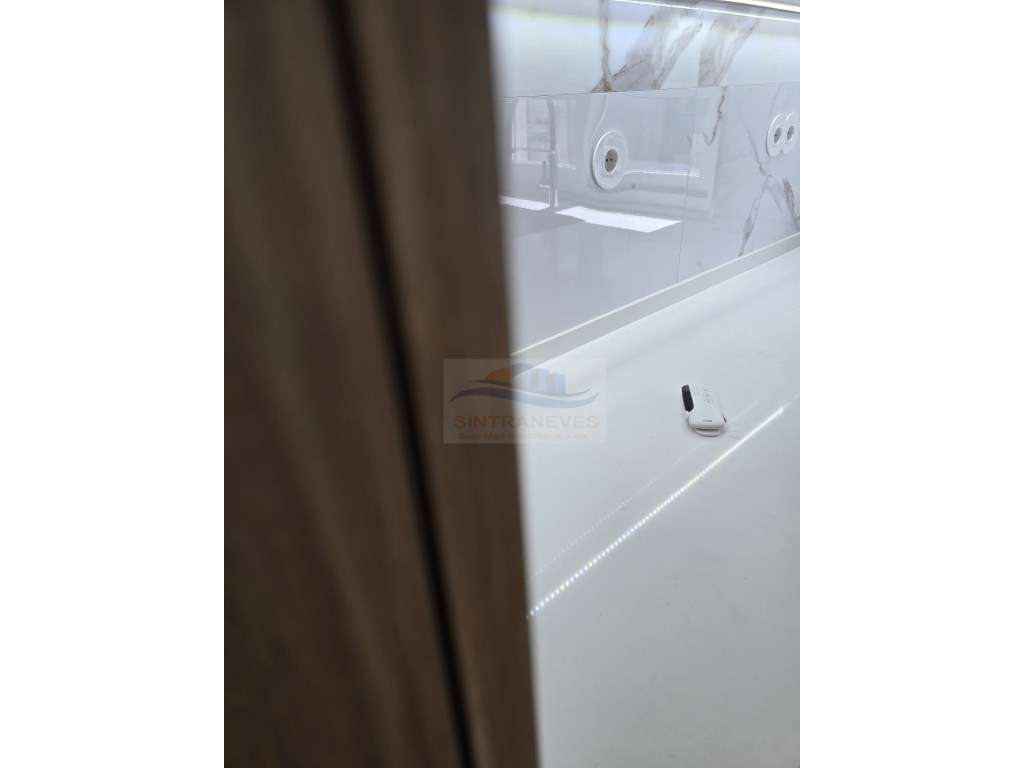 T3 Junto á Urbanização Vila Chã, com 2 WCS e Varandas - Totalmente ... - Grande imagem: 2/60