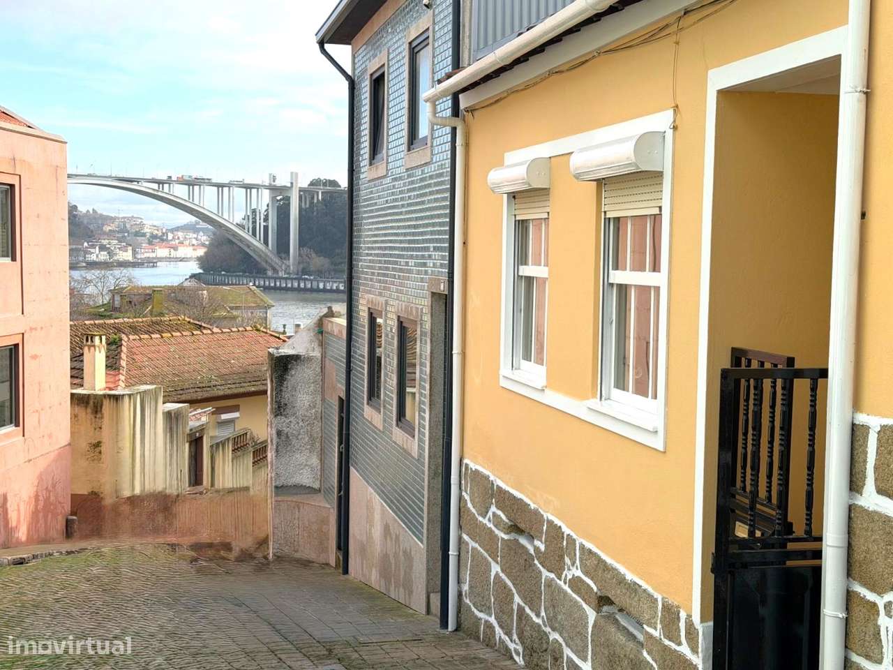 Moradia T2 para arrendar junto ao rio em Lordelo do Ouro - Grande imagem: 2/25