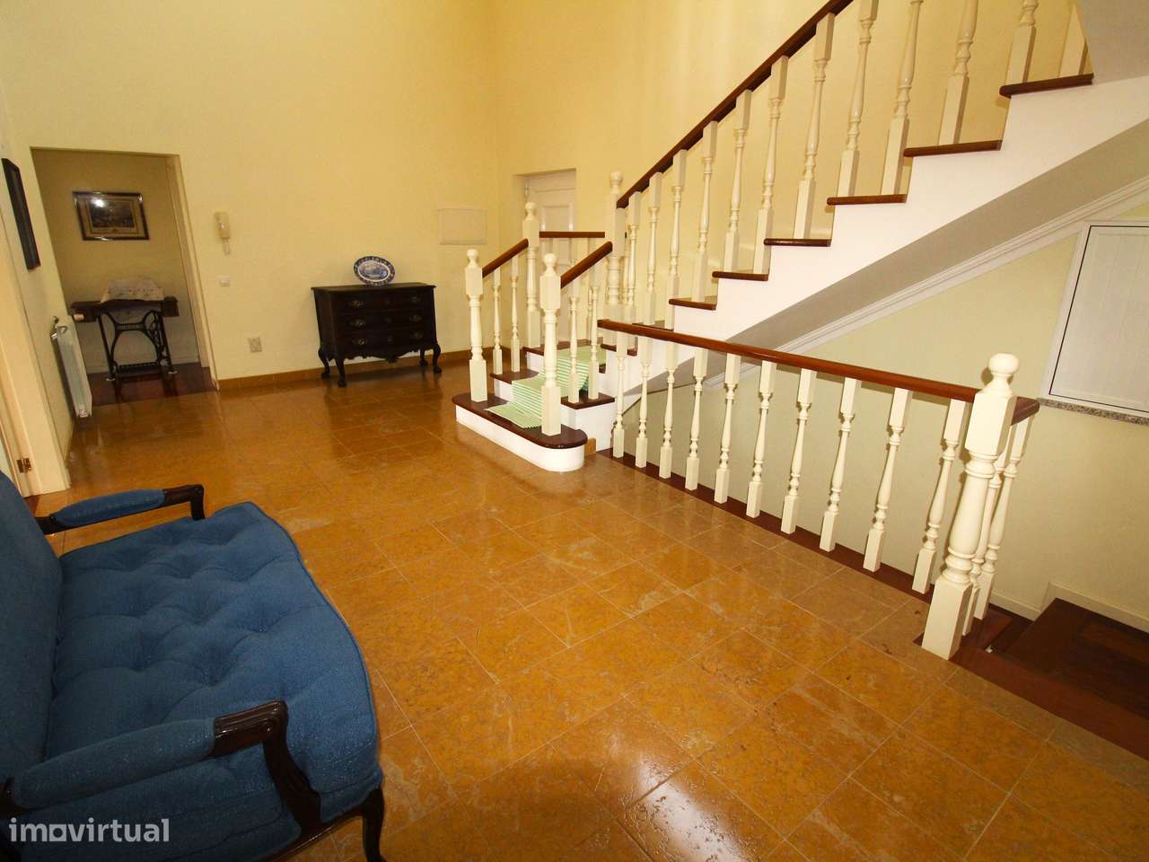 Elegante Moradia T4 Familiar-26