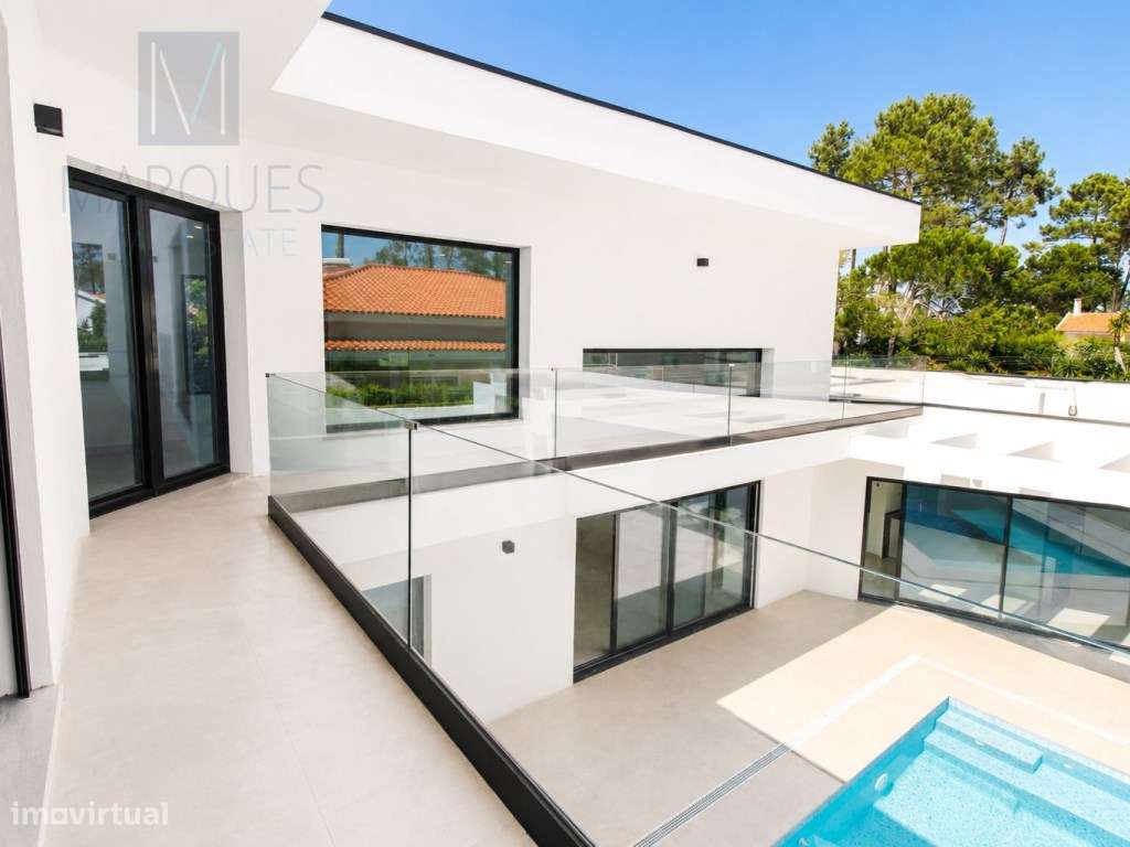 Moradia Isolada T4 com 3 Suites, Jardim e Piscina na Verdizela-32