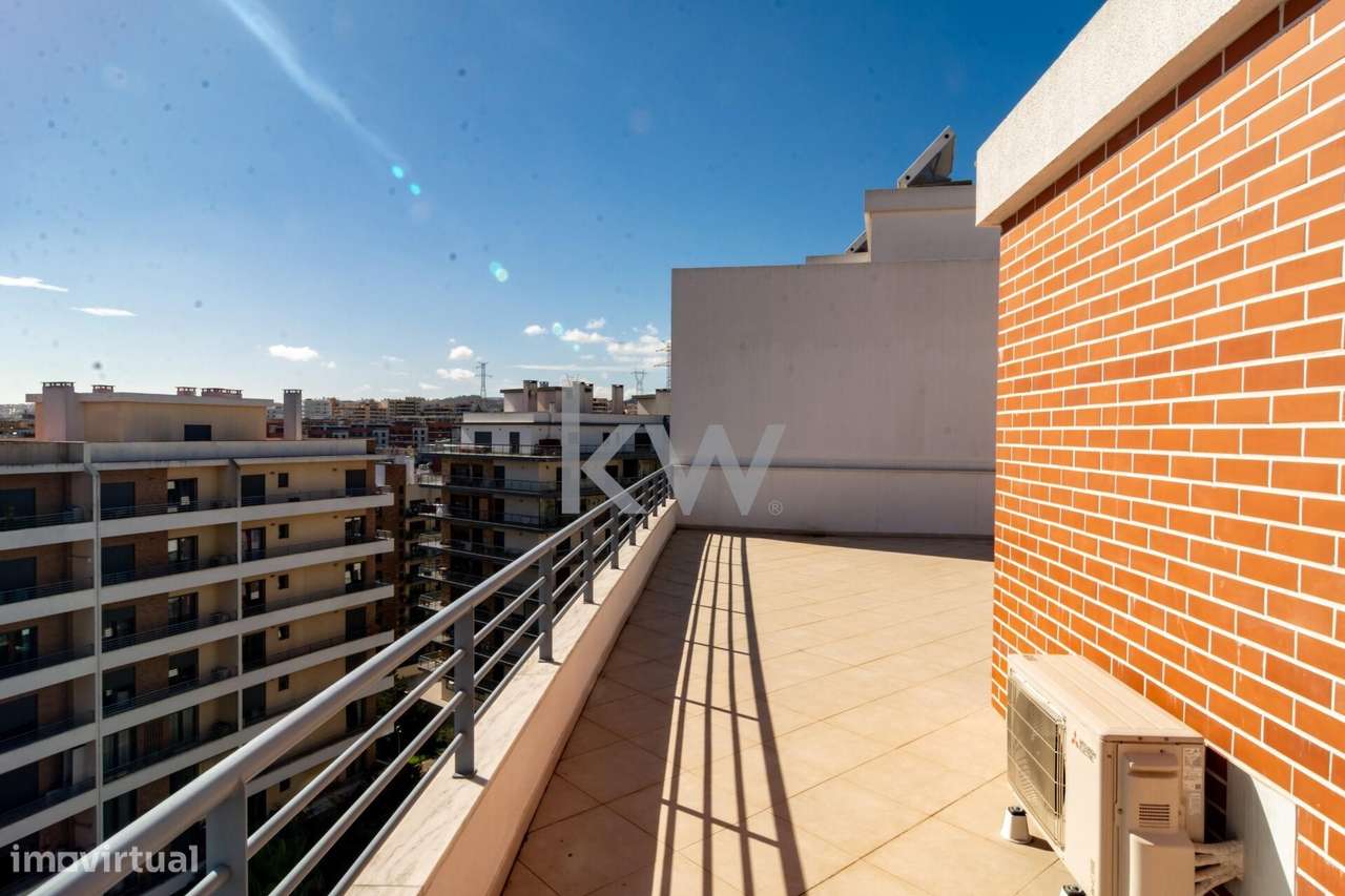 Luxo Raro nas Colinas do Cruzeiro – T3+1 com Mega Box e Terraço Privad-56