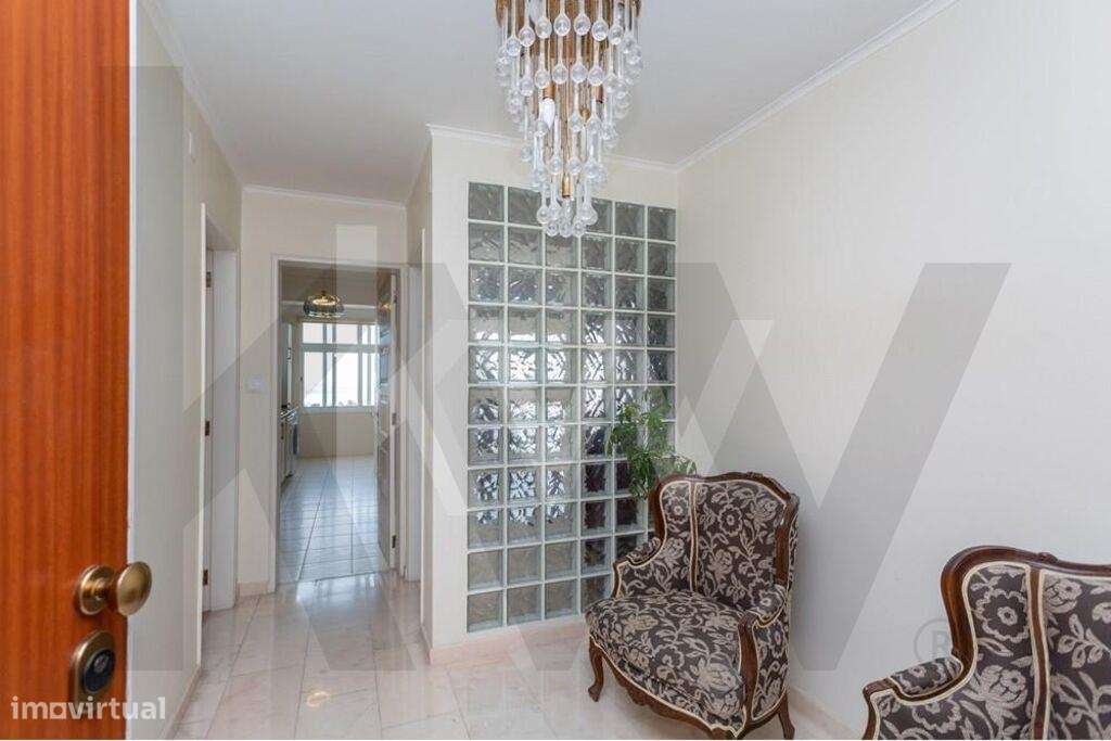 T2  Mobilado com Vista Mar, Varandas orientadas a SUL, Elevadores  e G - Grande imagem: 5/33