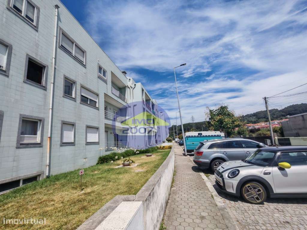 Apartamento T2 com terraço em Canelas-31