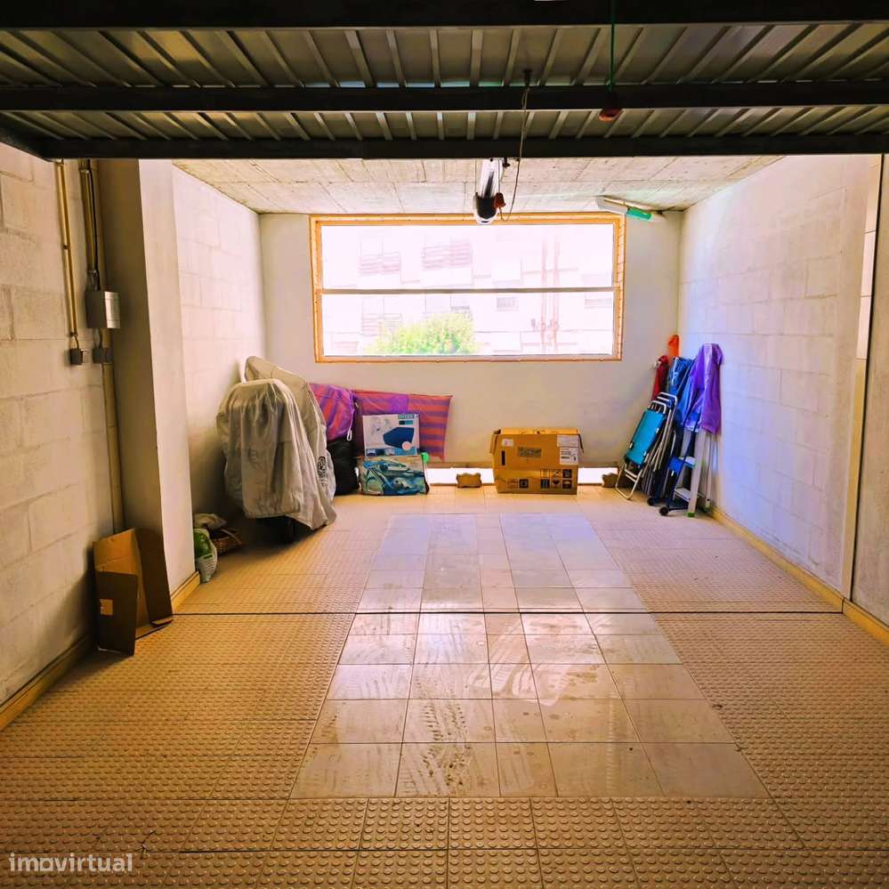 Apartamento T1 c/ Terraço, Vista Mar, Piscina e Box na Praia do Ouro-12