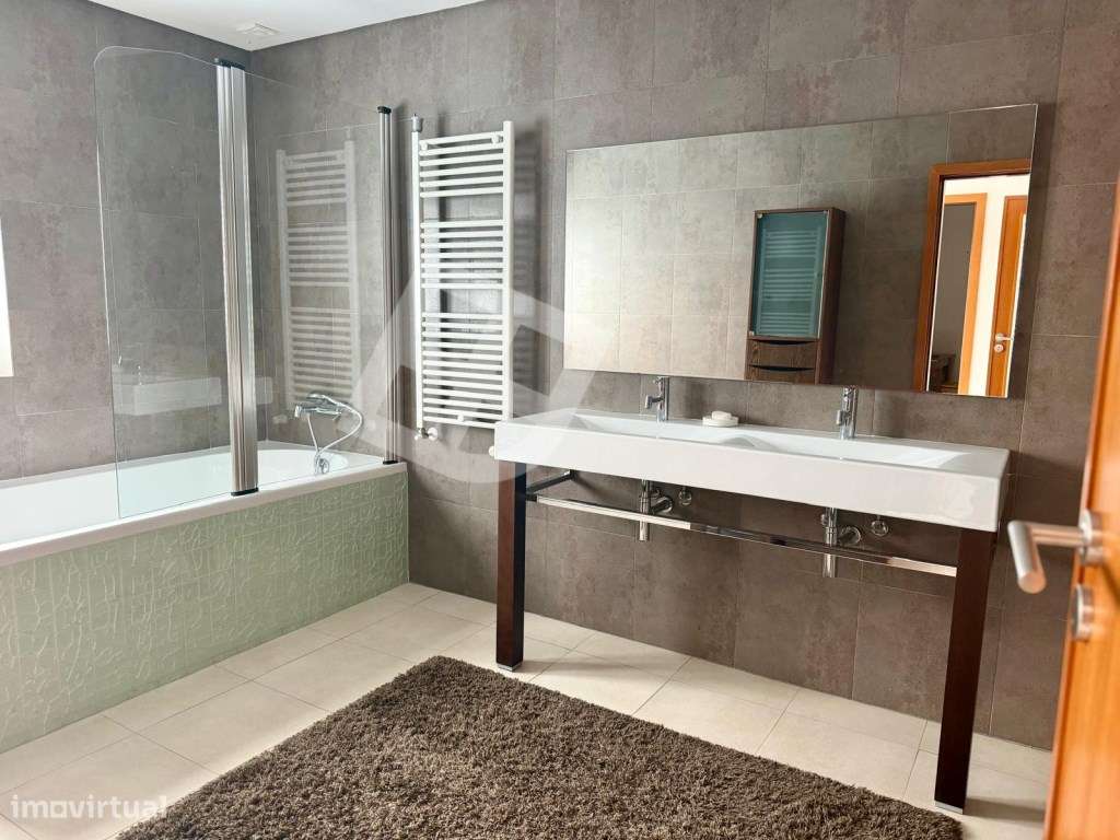 Moradia T4 Isolada c/ Jardim - Patela - S. Bernardo-19