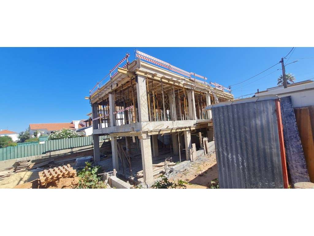 Moradia Isolada com 4 Quartos no Centro-8