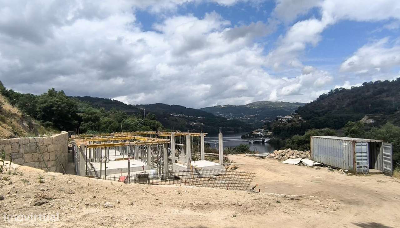 Venda de Moradia V4 em construção, em frente ao rio, Oliveira do Dou-9