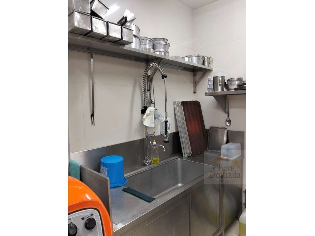 Trespassa-se Padaria/Pastelaria e café, no Vale das Flores - Grande imagem: 5/9