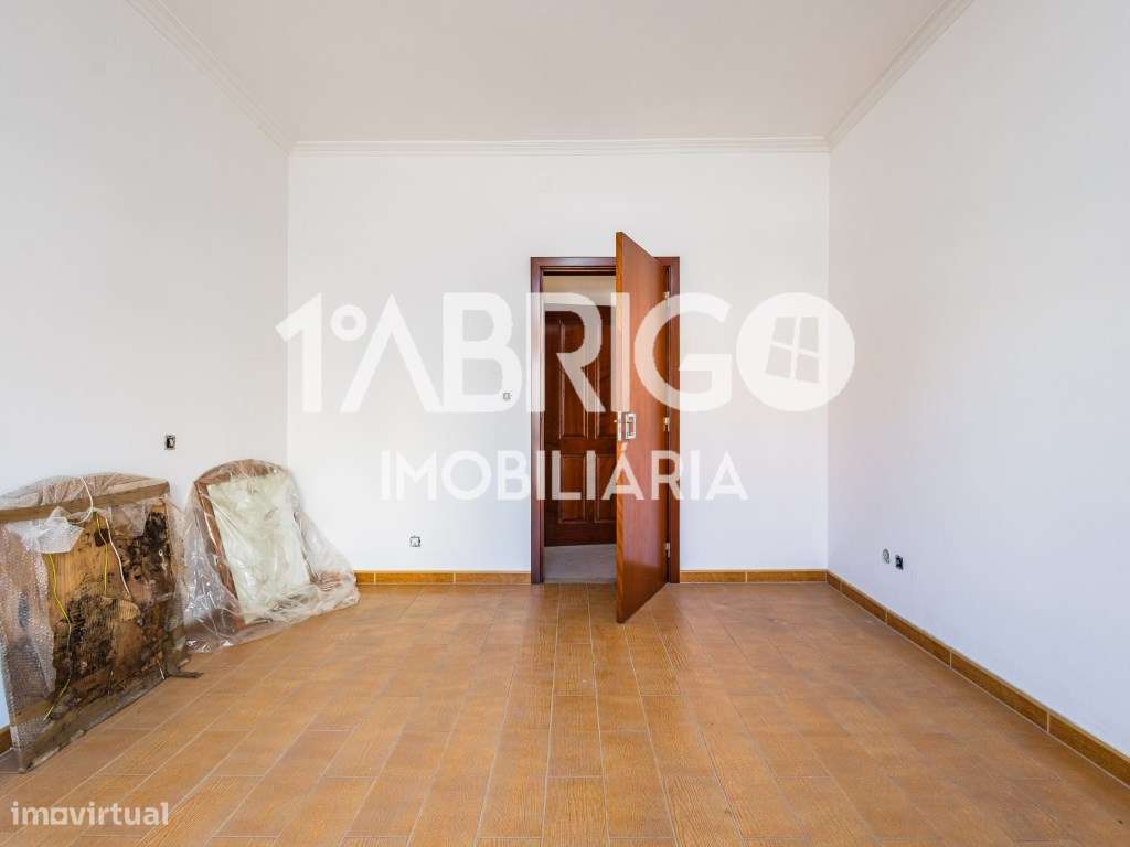 Moradia T4, perto do centro da cidade da Marinha Grande-7