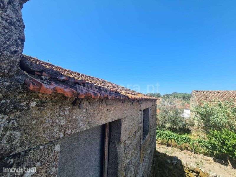 Pequena moradia para reconstrução a 10 min de Mangualde - Grande imagem: 5/9