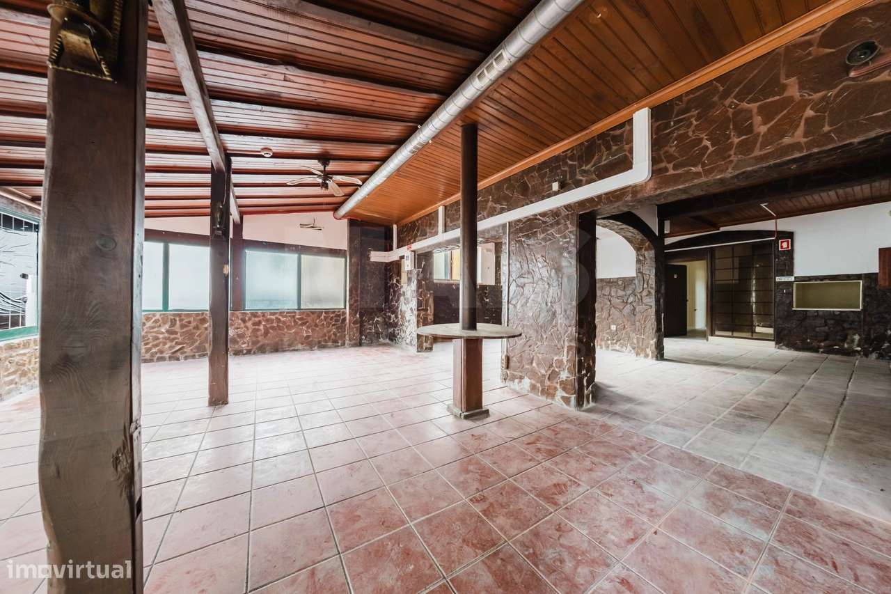 Moradia T3 com comércio e terraço no Coto - Grande imagem: 4/50