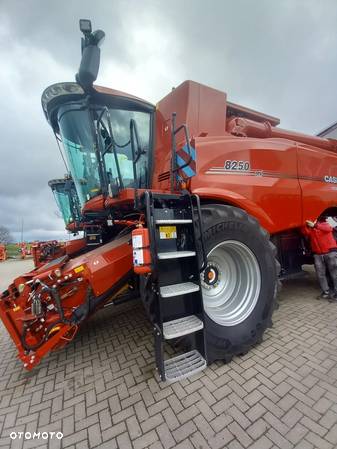 Case IH Axial-Flow 8250 - 21