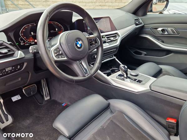 BMW Seria 3 320d xDrive M Sport - 9