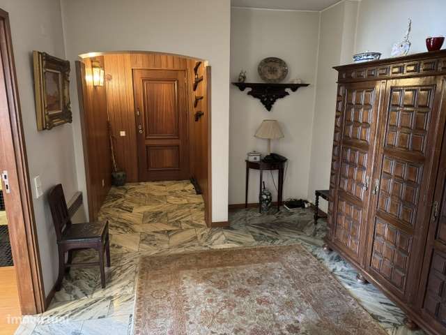 Apartamento T5 na Rua do Campo Alegre-9