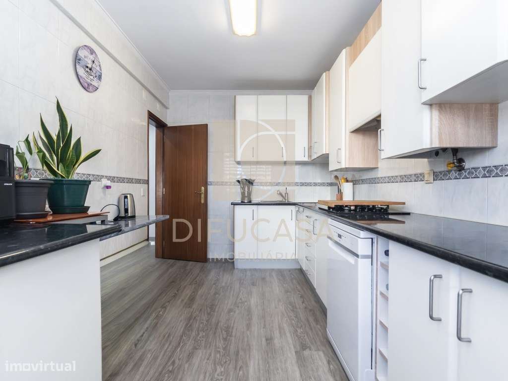 R363 APARTAMENTO T3 muito bem localizado-5