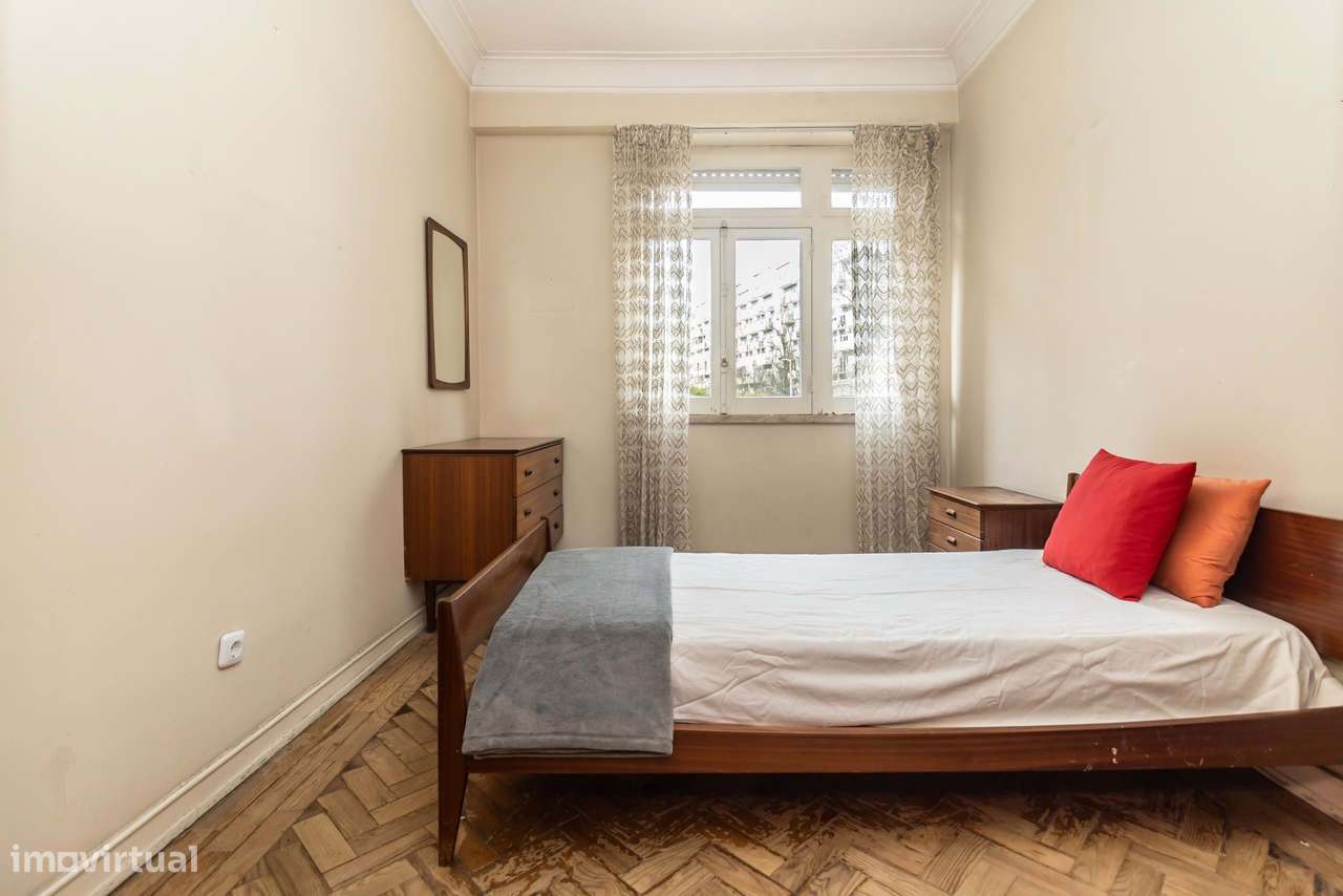 Apartamento T2, junto ao Hospital da Cruz Vermelha , em Benfica-14