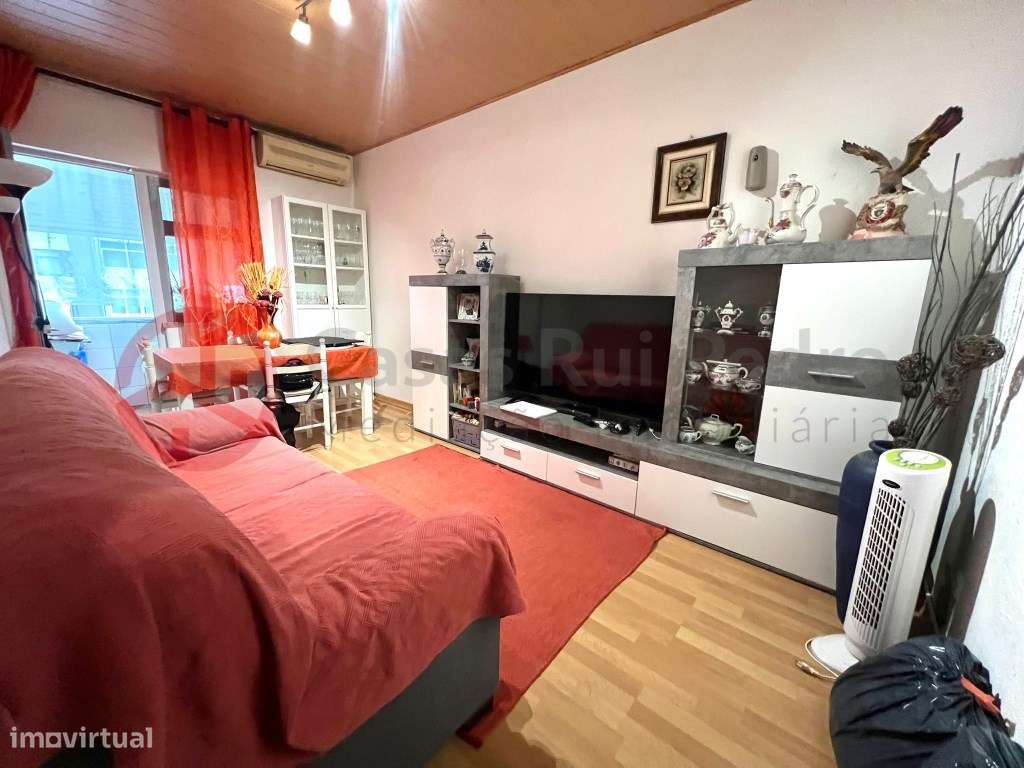 Apartamento T3 no centro do Laranjeiro a 3 minutos do metro! - Grande imagem: 2/21