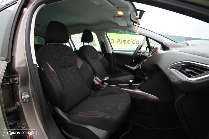 Peugeot 2008 1.2 PureTech Style EAT6 - 18