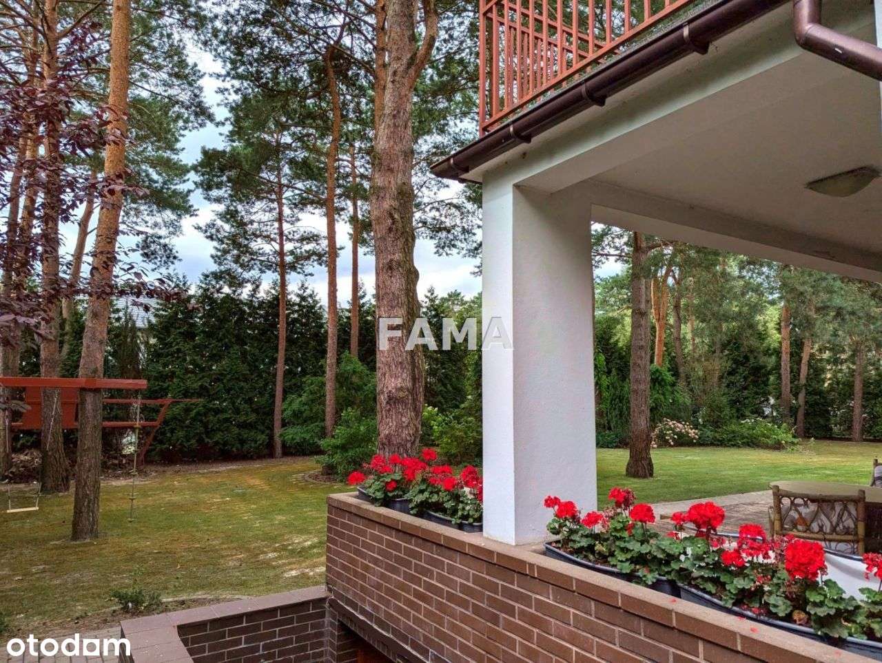 Nowoczesny dom 300 mkw, działka 1556 mkw, Michelin-11