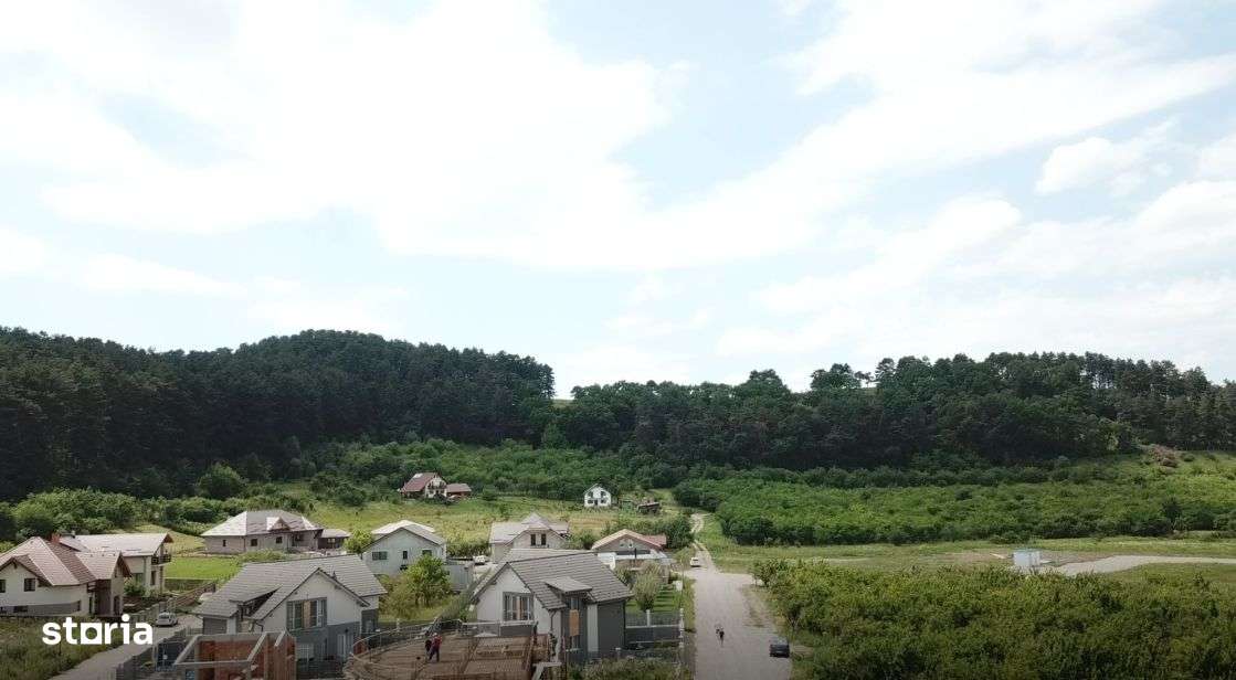 Vand teren intravilan Sanpetru la poalele Dealului Lempes-3