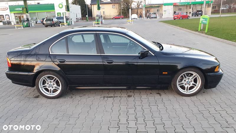 BMW Seria 5 525i - 4