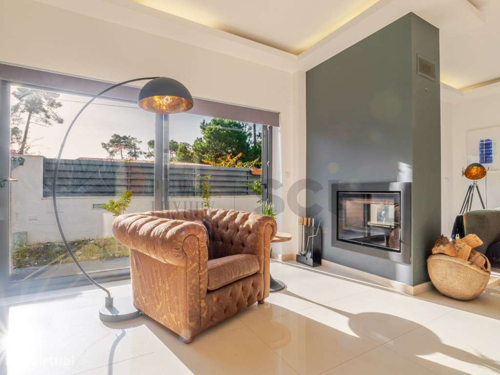 Moradia T4 na Aroeira, contemporânea com piscina e cave-2