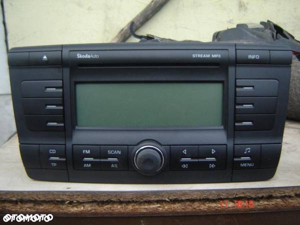 RADIO  SKODA OCTAVIA II - 1