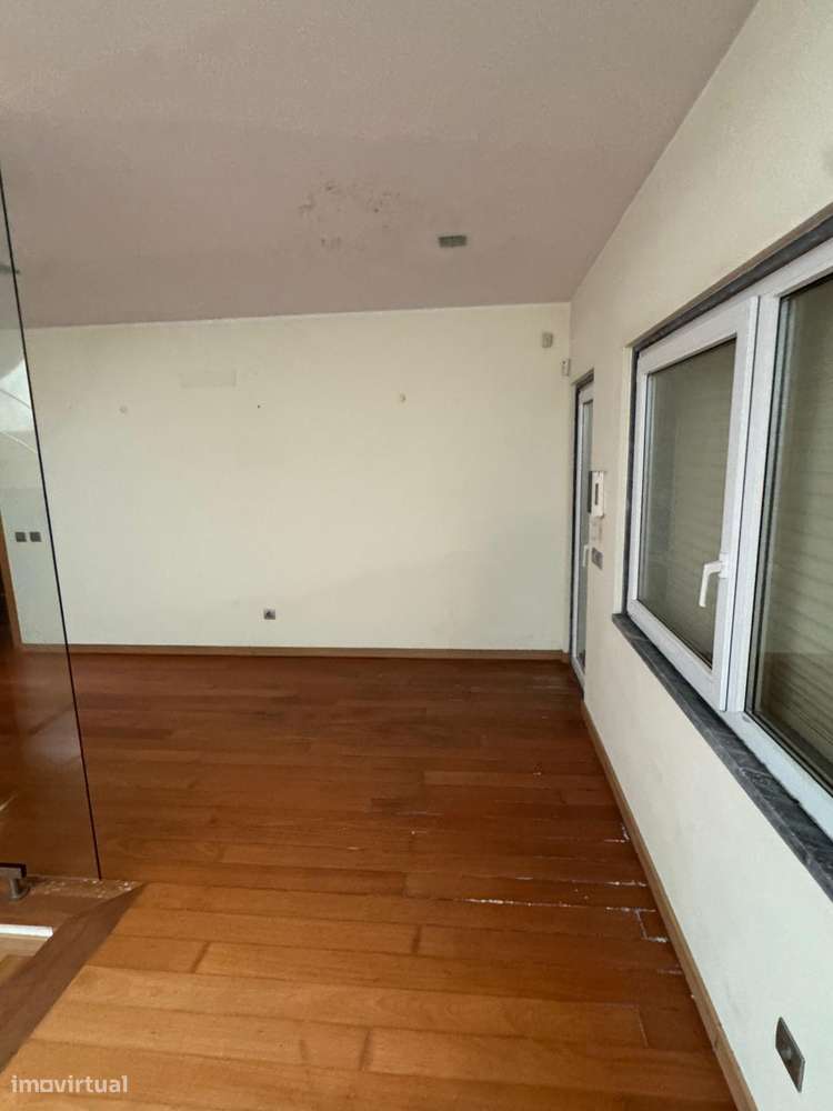 Moradia T5 com piscina, garagem e vista mar em Ericeira-14