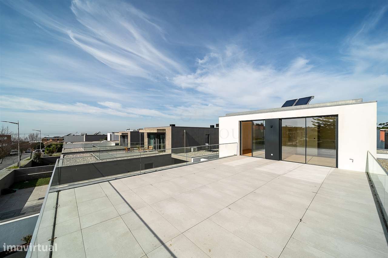 Moradia T4 de Luxo em Canidelo com Vista Mar | Golden Hour Real Estate-5