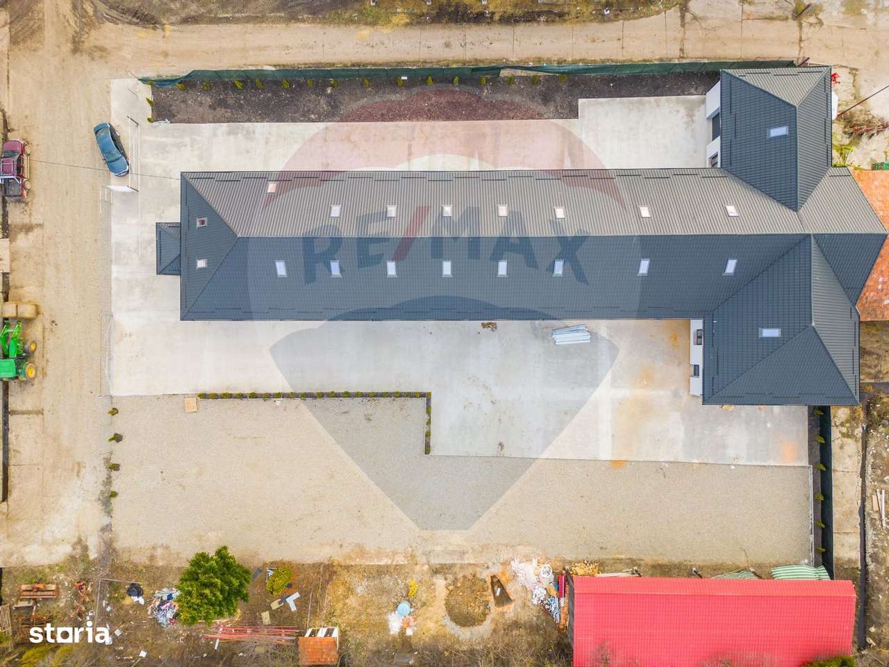 COMISION 0 | Hala moderna si incalzita | curte betonata | 2 niveluri | - Imagine principală: 4/9