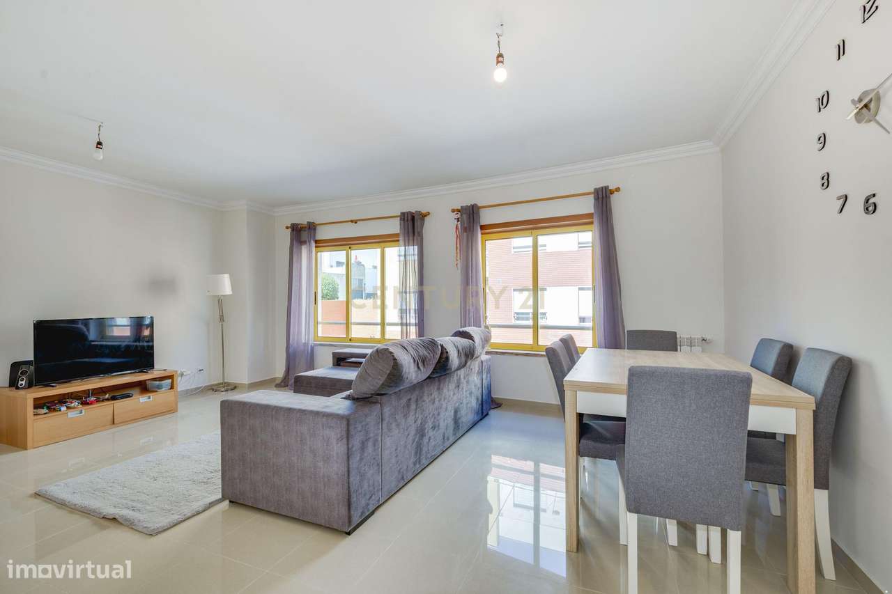 Apartamento T2 com Varanda em Loures - Oportunidade Única!-8
