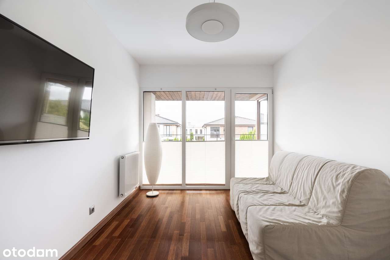 Dom w zabudowie bliźniaczej z basenem.-3