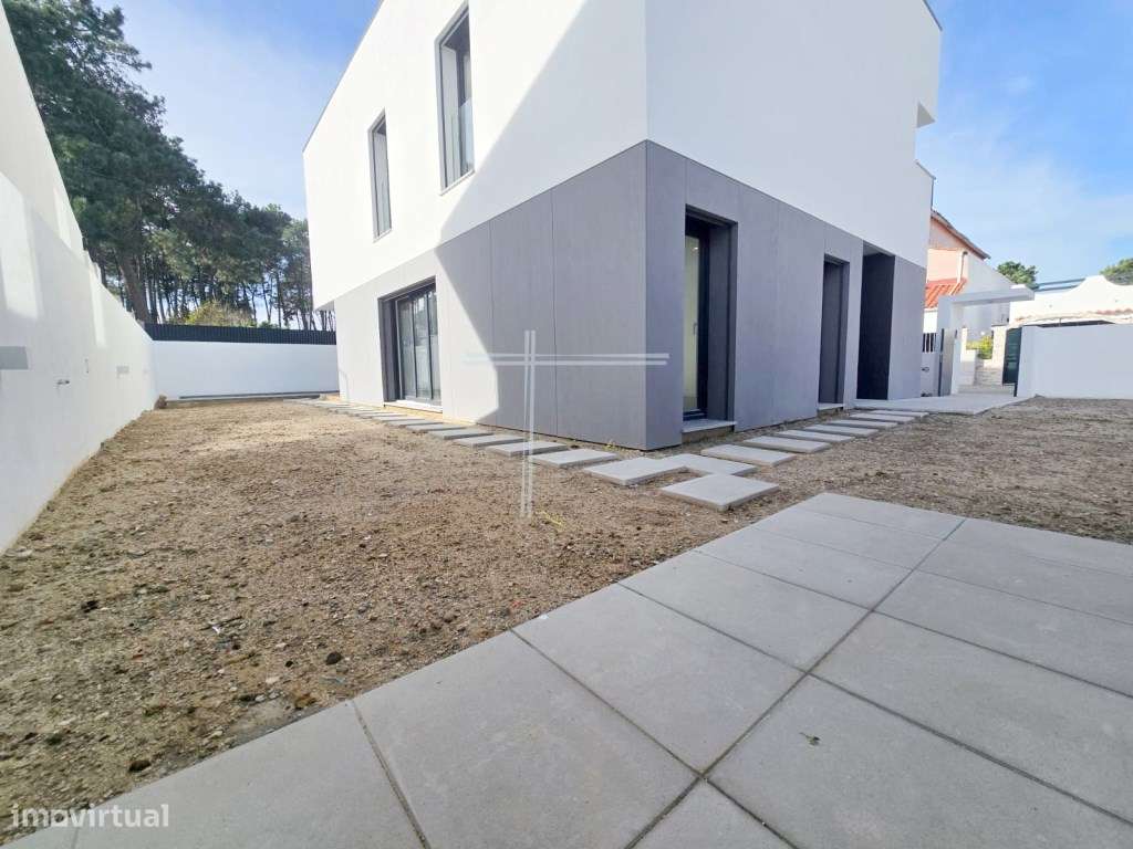 Moradia Isolada com piscina e garagem - Aroeira-32