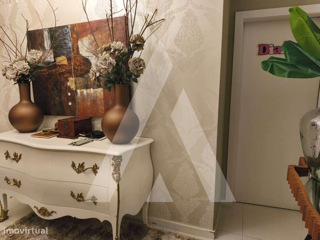 Armazém com apartamento T4 e terreno próximo de uma zona industrial. - Grande imagem: 4/29