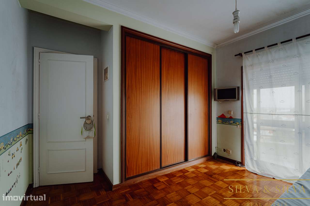 Apartamento T2+1 com garagem  no centro de Canelas-23