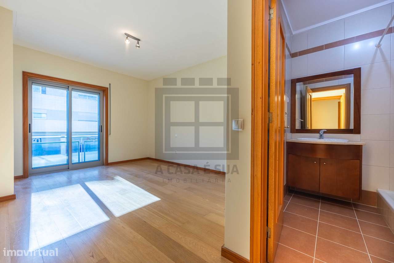 Apartamento T2 na urbanização dos Passionistas, S. M. Feira-17