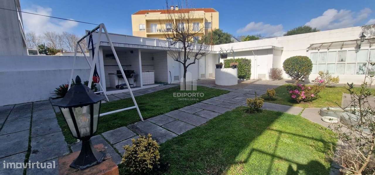 Andar moradia t3 mobilado na Rua do Lidador em Aldoar com jardim e box - Grande imagem: 5/25