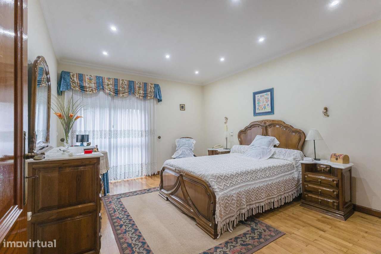 Moradia T4 exclusiva | Piscina| Zona Agrícola | Junto à Praia-25