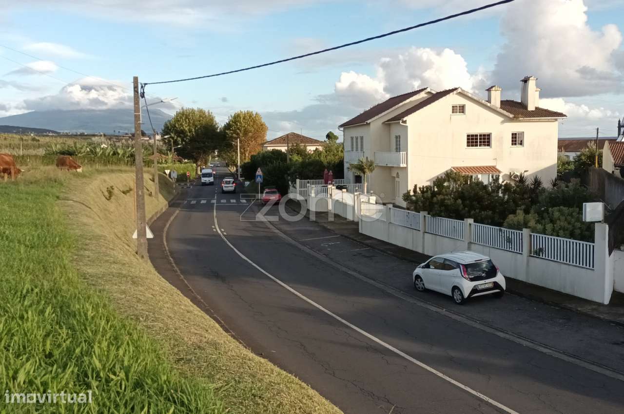 Terreno rústico na Horta - Grande imagem: 3/11