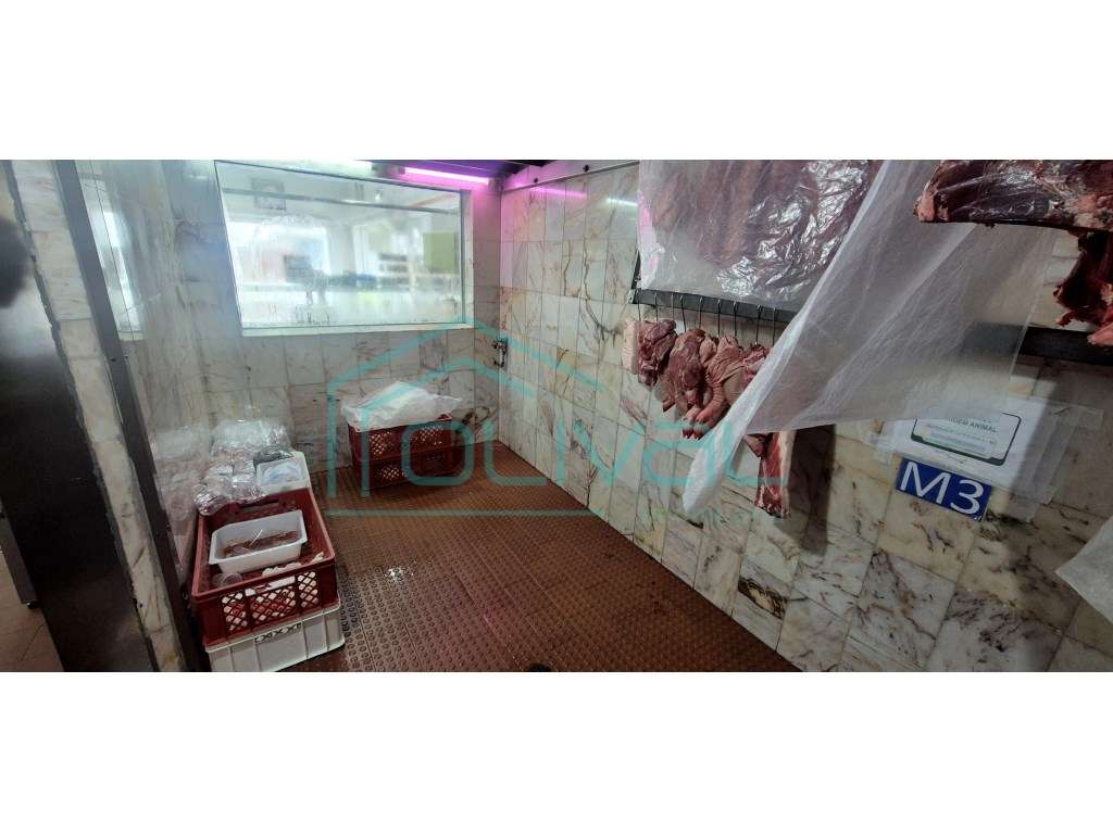 Talho e Charcutaria Tradicional - O Comércio de Proximidade no Port...-12