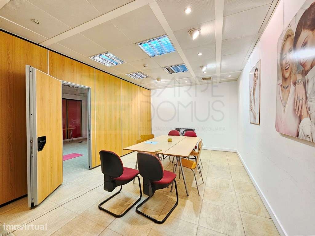 Espaçoso e funcional escritório com 600m2, em Carnaxide, Oeiras-8