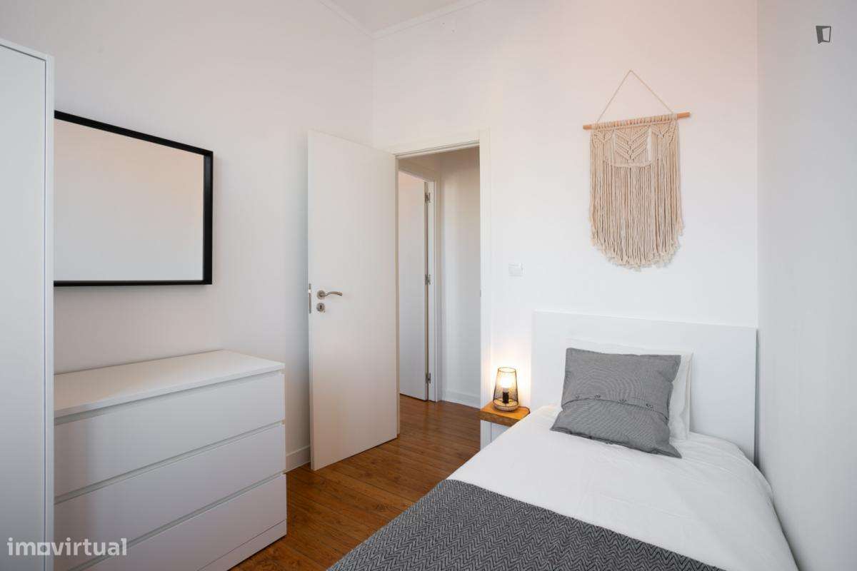 Quarto - localizado em Santos Lisbon - Grande imagem: 5/19